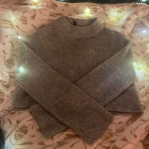 hm&m grey cropped long sleeve sweater